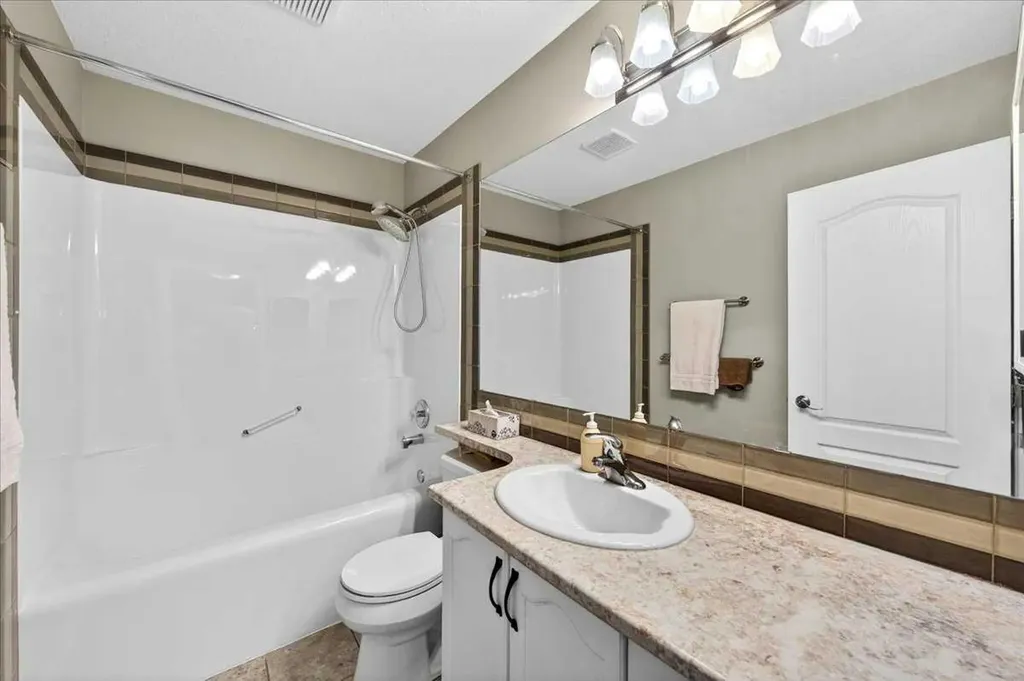 4507 45 Street SW Calgary AB T3E6K7