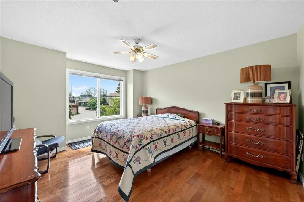 4507 45 Street SW Calgary AB T3E6K7