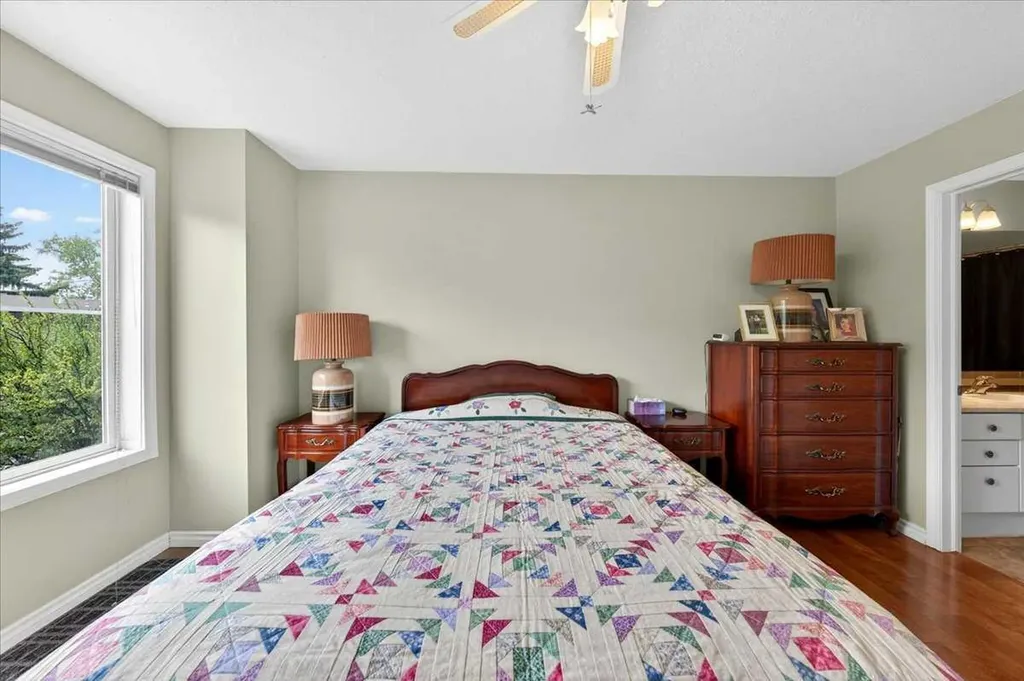 4507 45 Street SW Calgary AB T3E6K7