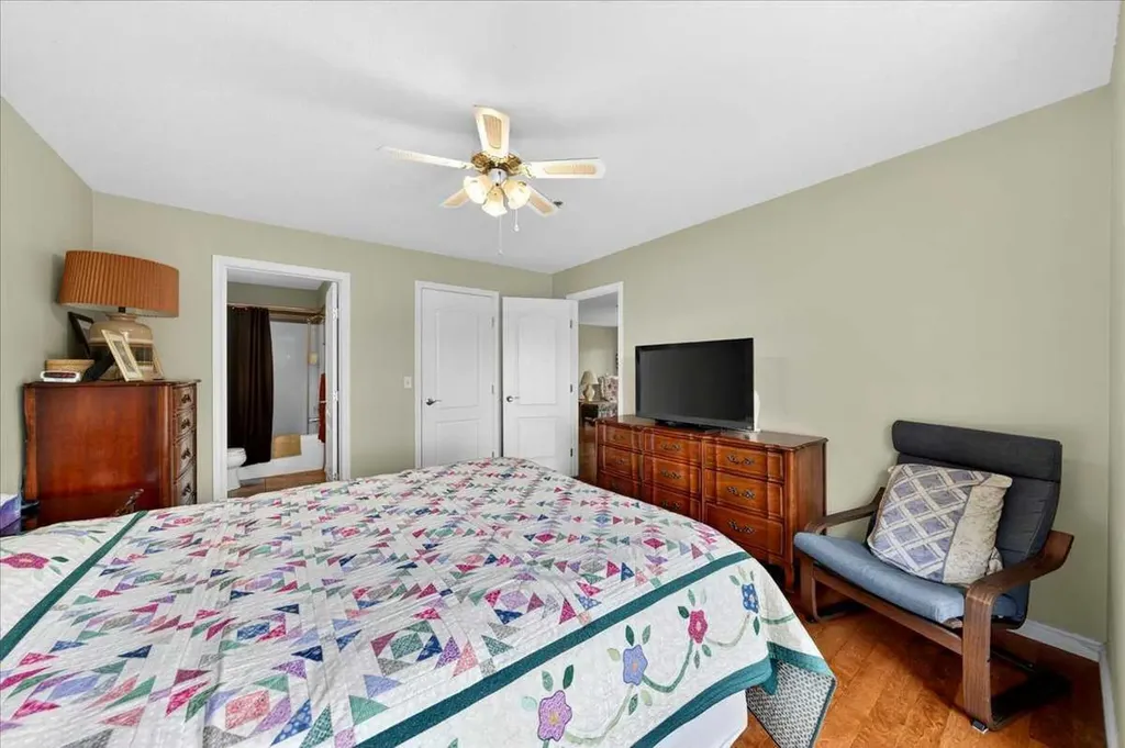 4507 45 Street SW Calgary AB T3E6K7