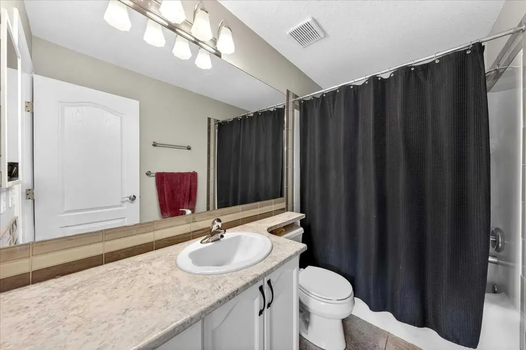 4507 45 Street SW Calgary AB T3E6K7