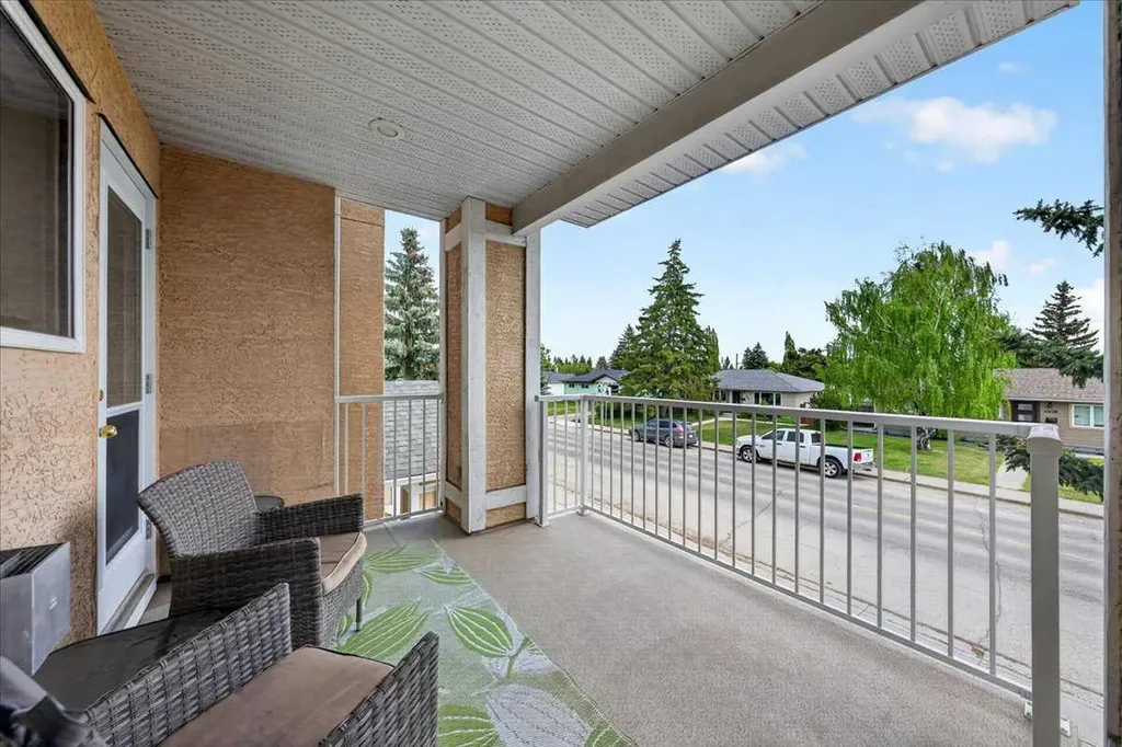 4507 45 Street SW Calgary AB T3E6K7