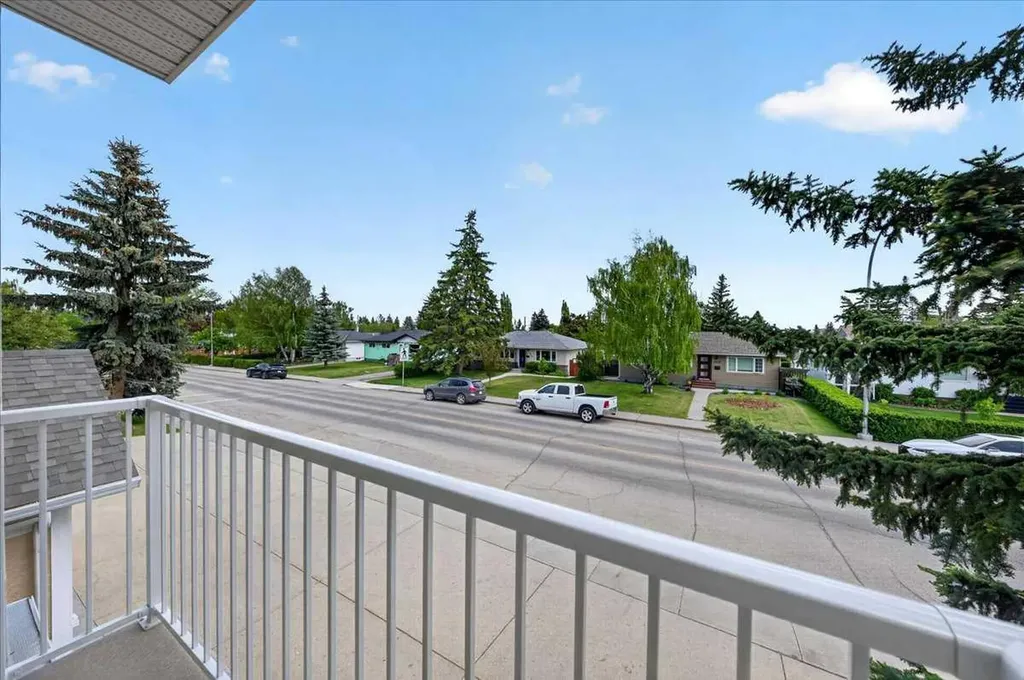 4507 45 Street SW Calgary AB T3E6K7