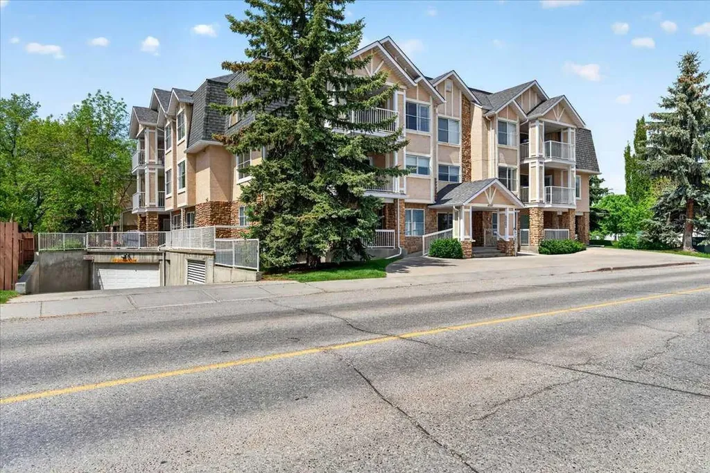4507 45 Street SW Calgary AB T3E6K7