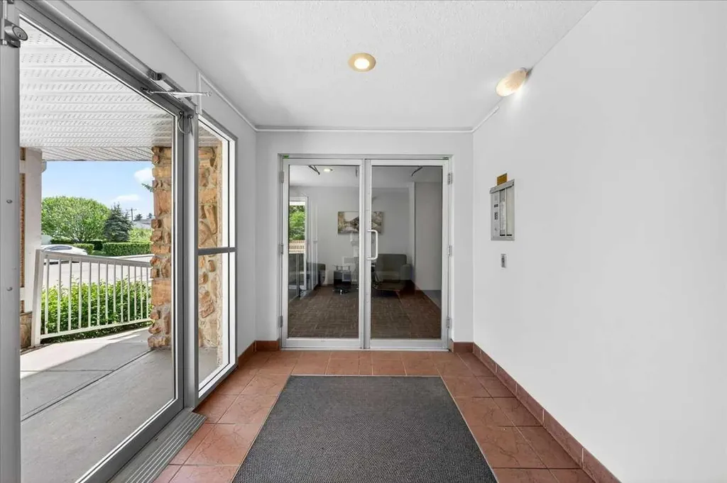 4507 45 Street SW Calgary AB T3E6K7