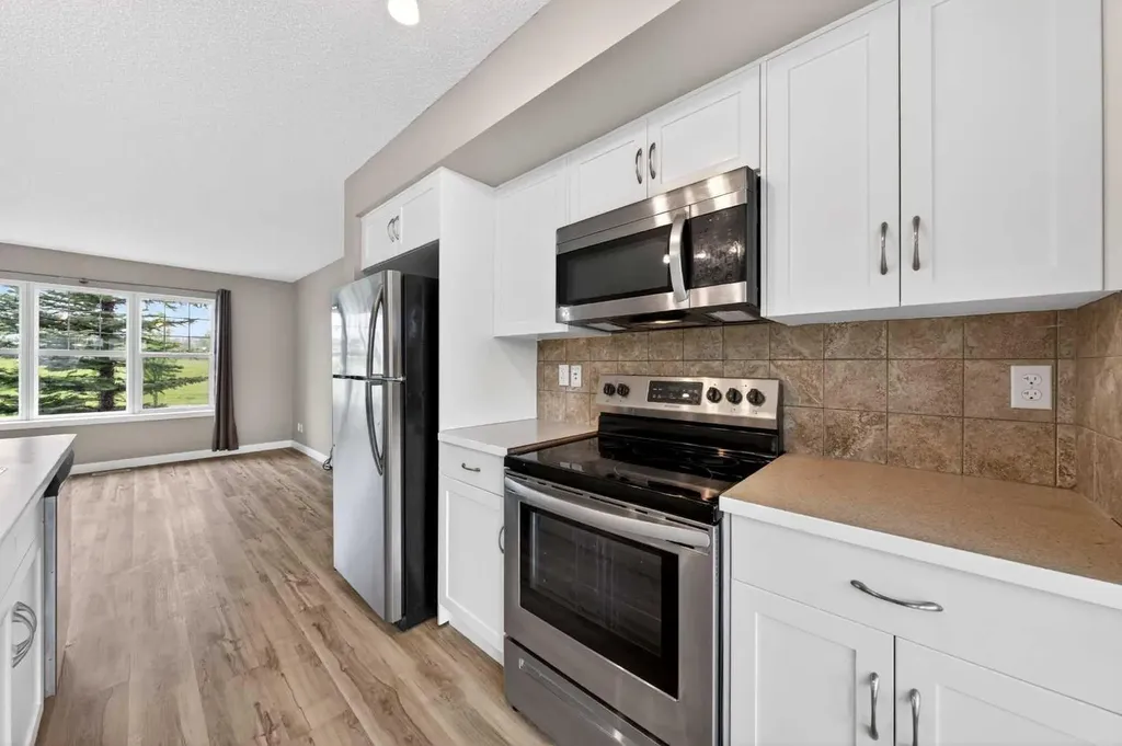 928 Panamount Boulevard NW Calgary AB T3K 0P4