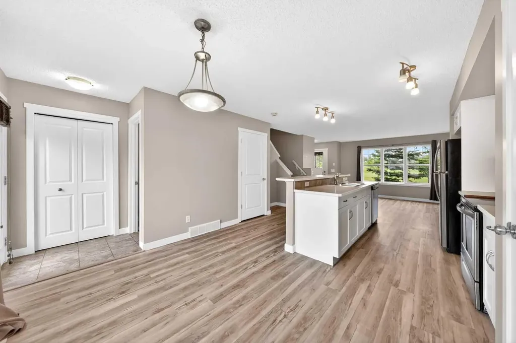 928 Panamount Boulevard NW Calgary AB T3K 0P4