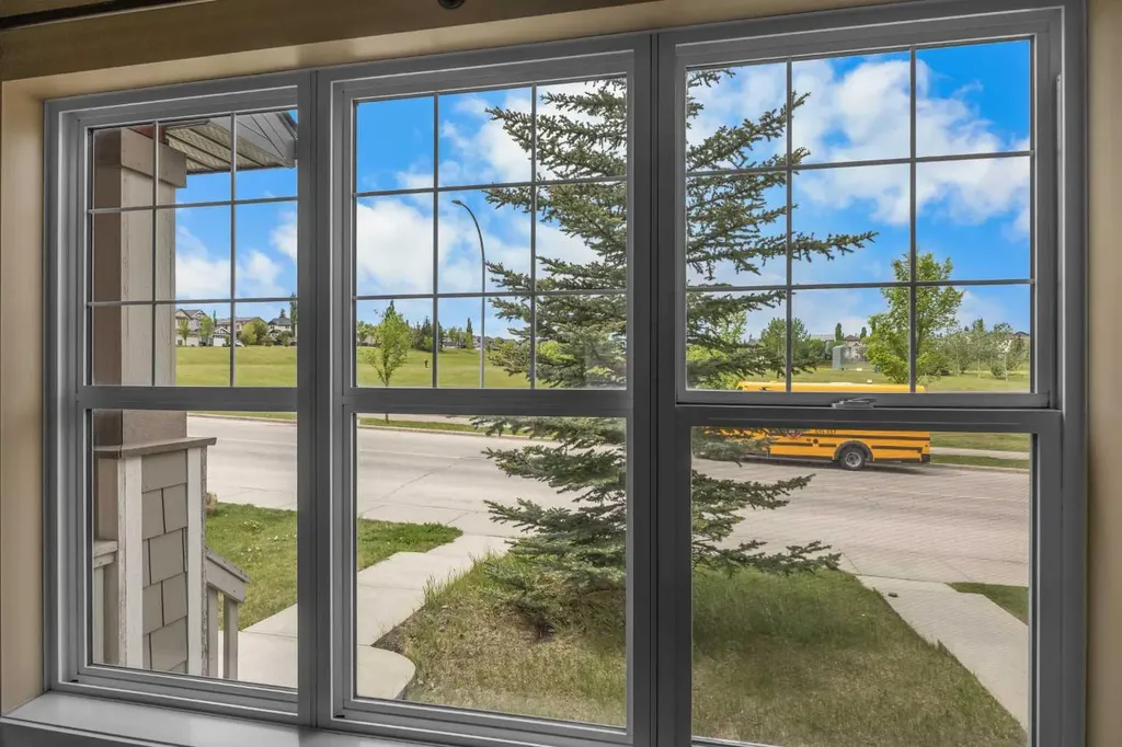 928 Panamount Boulevard NW Calgary AB T3K 0P4