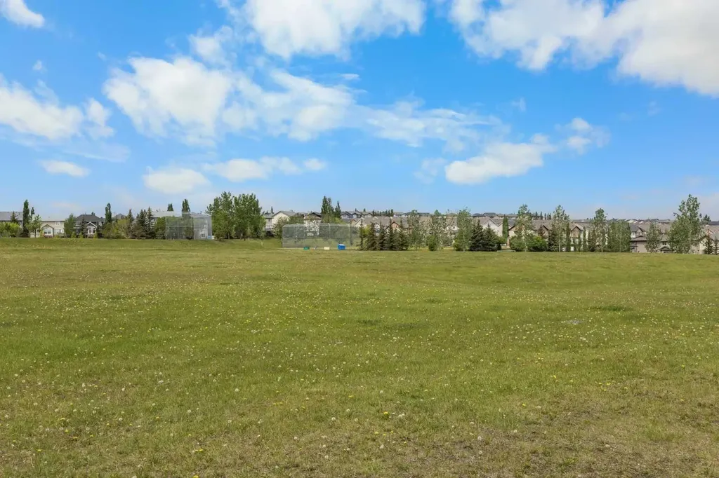 928 Panamount Boulevard NW Calgary AB T3K 0P4