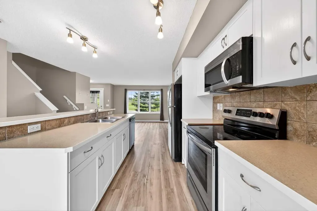 928 Panamount Boulevard NW Calgary AB T3K 0P4