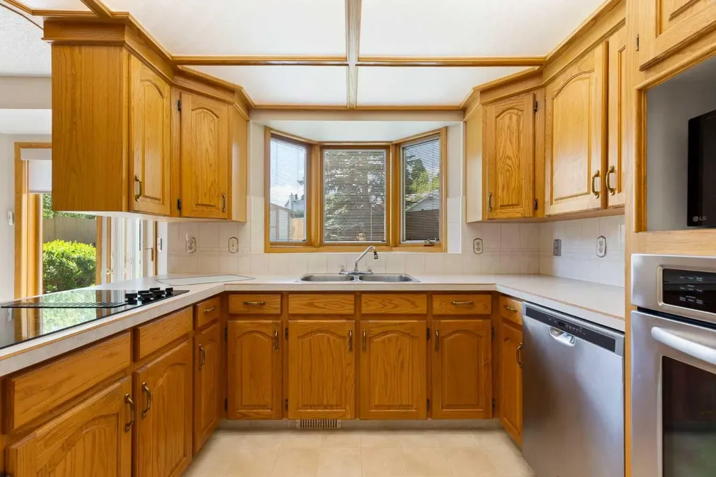 23 Millside Place SW Calgary AB T2Y 2R5