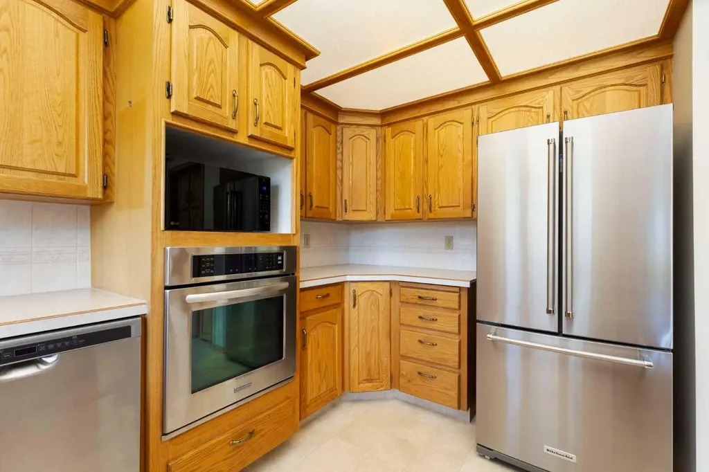 23 Millside Place SW Calgary AB T2Y 2R5