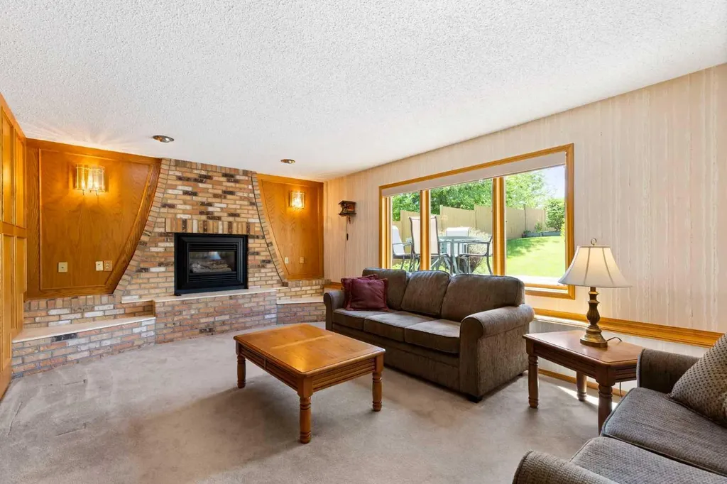 23 Millside Place SW Calgary AB T2Y 2R5