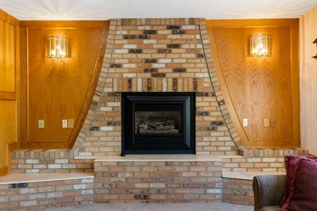 23 Millside Place SW Calgary AB T2Y 2R5