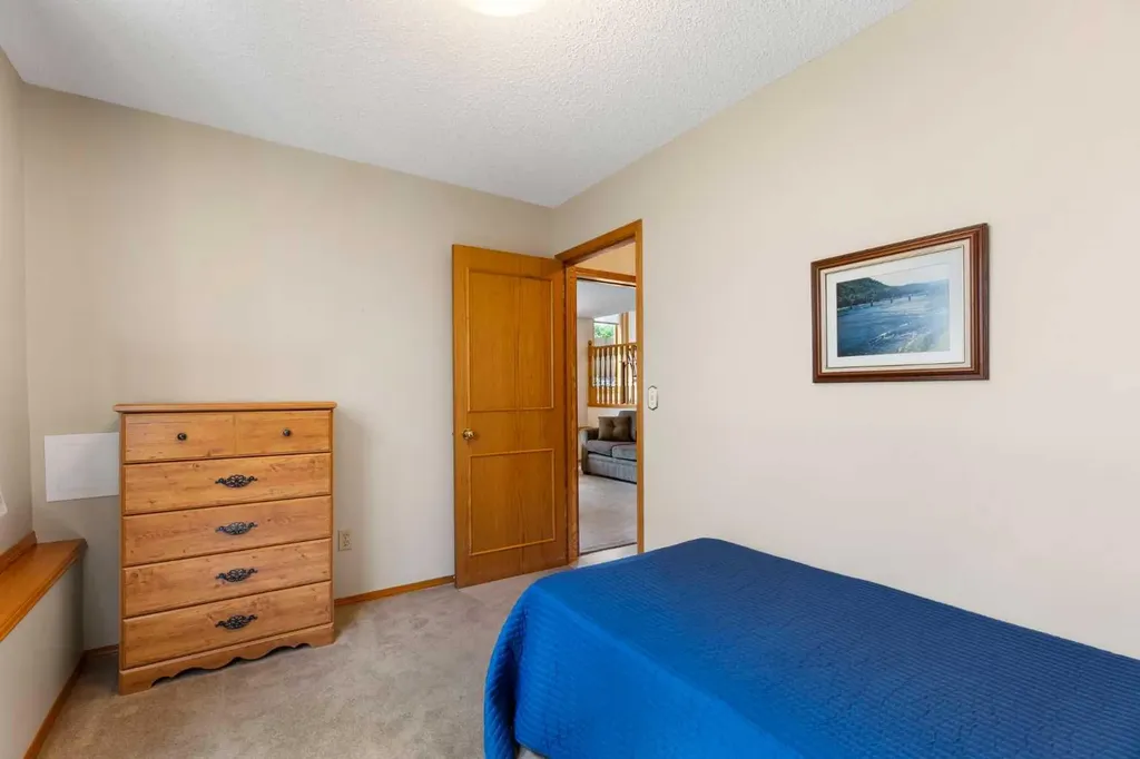 23 Millside Place SW Calgary AB T2Y 2R5