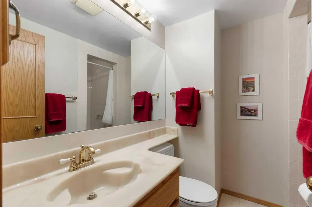 23 Millside Place SW Calgary AB T2Y 2R5