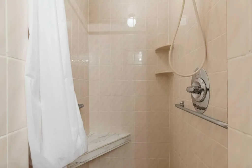 23 Millside Place SW Calgary AB T2Y 2R5