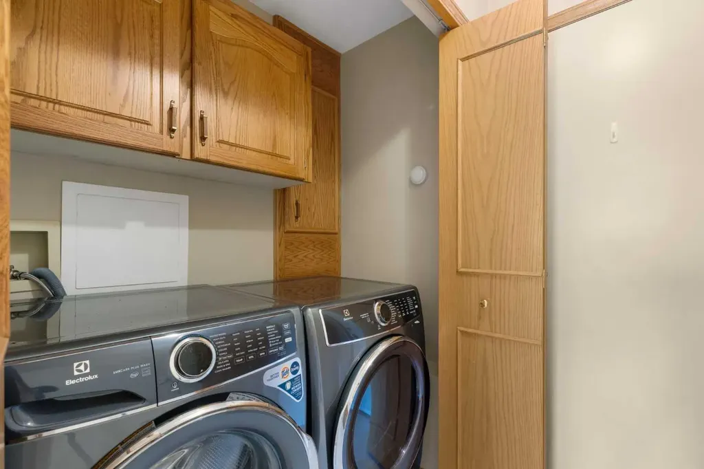 23 Millside Place SW Calgary AB T2Y 2R5