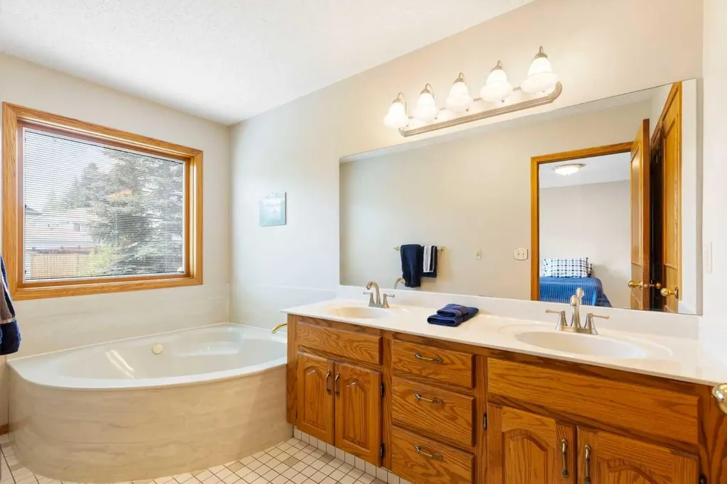23 Millside Place SW Calgary AB T2Y 2R5