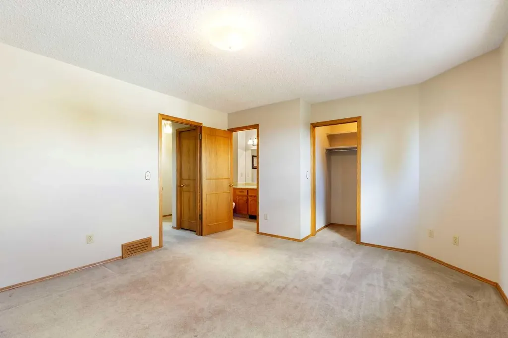 23 Millside Place SW Calgary AB T2Y 2R5