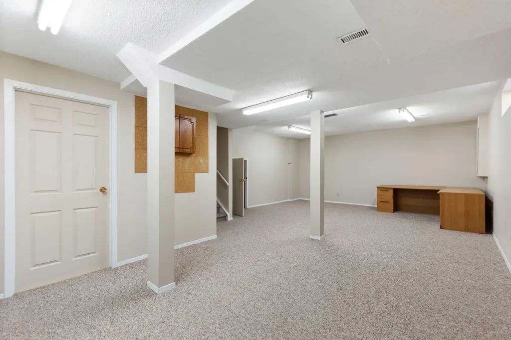 23 Millside Place SW Calgary AB T2Y 2R5