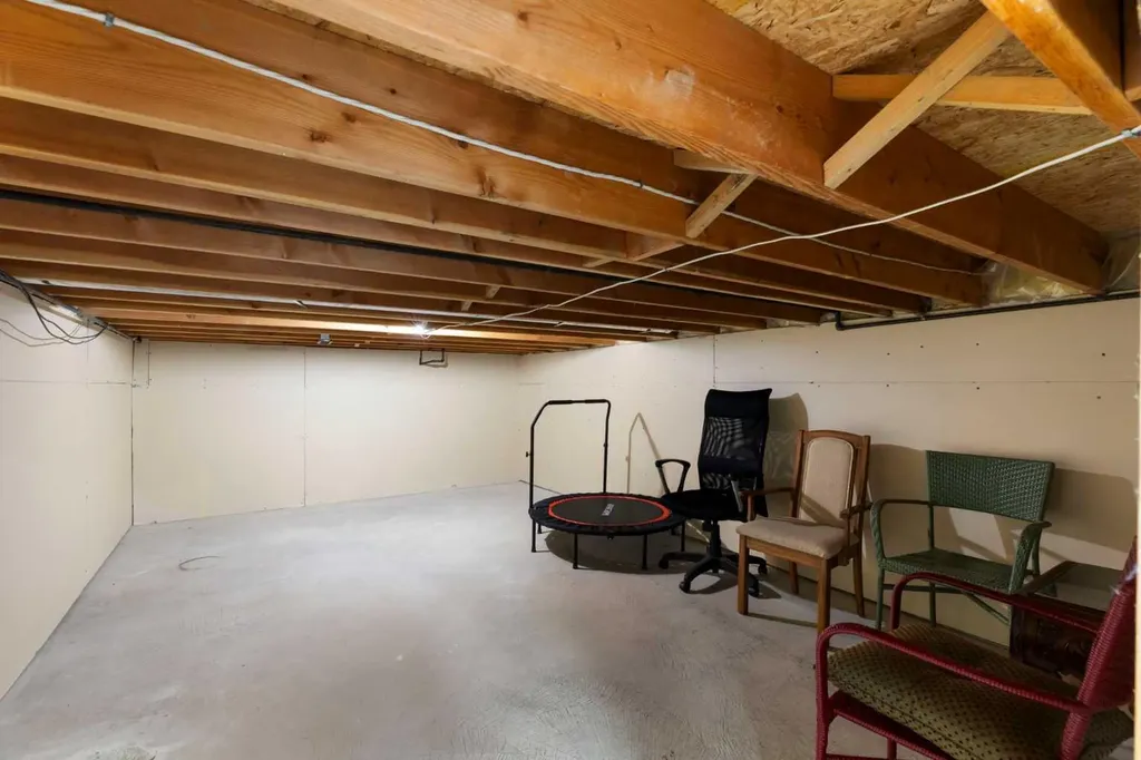 23 Millside Place SW Calgary AB T2Y 2R5