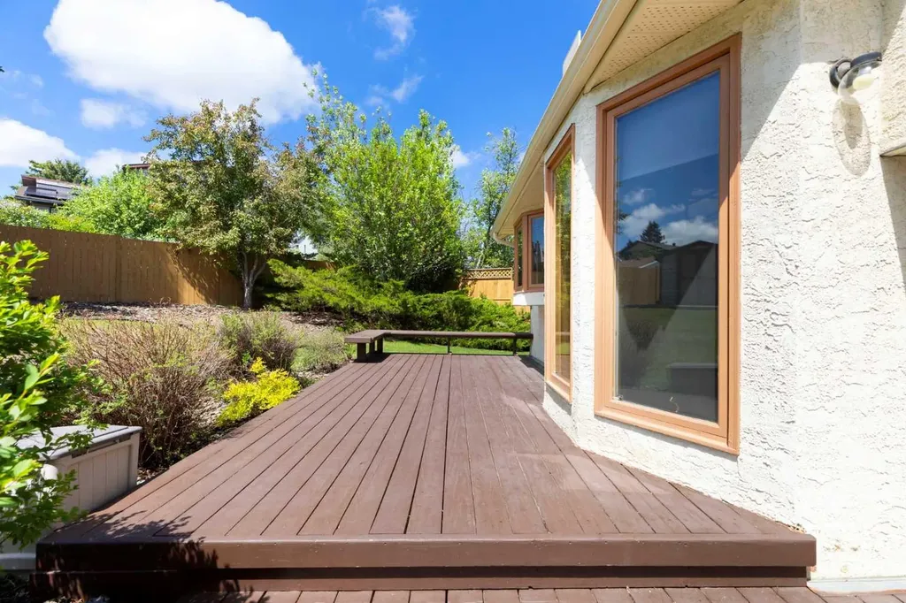 23 Millside Place SW Calgary AB T2Y 2R5