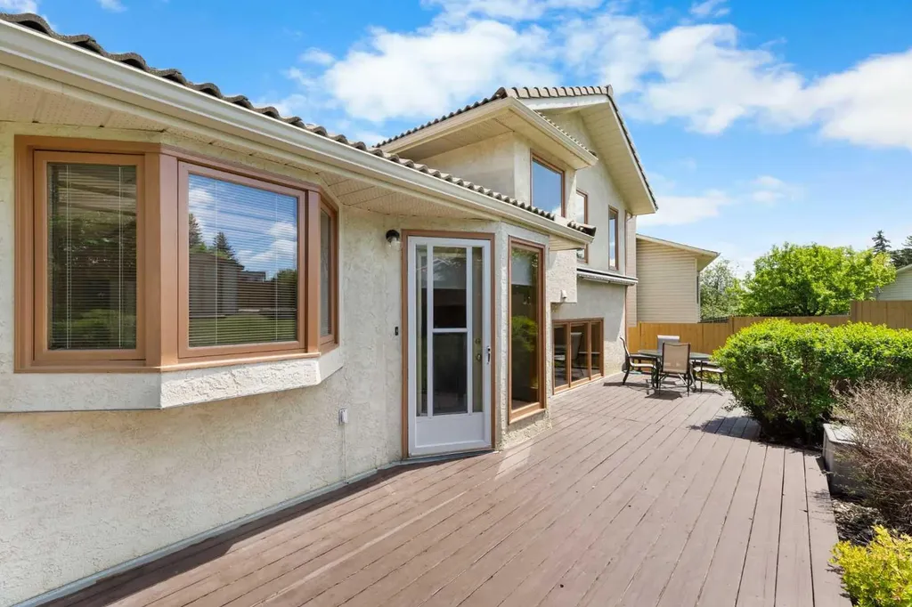 23 Millside Place SW Calgary AB T2Y 2R5