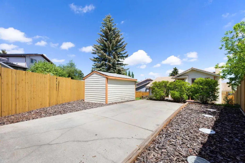 23 Millside Place SW Calgary AB T2Y 2R5