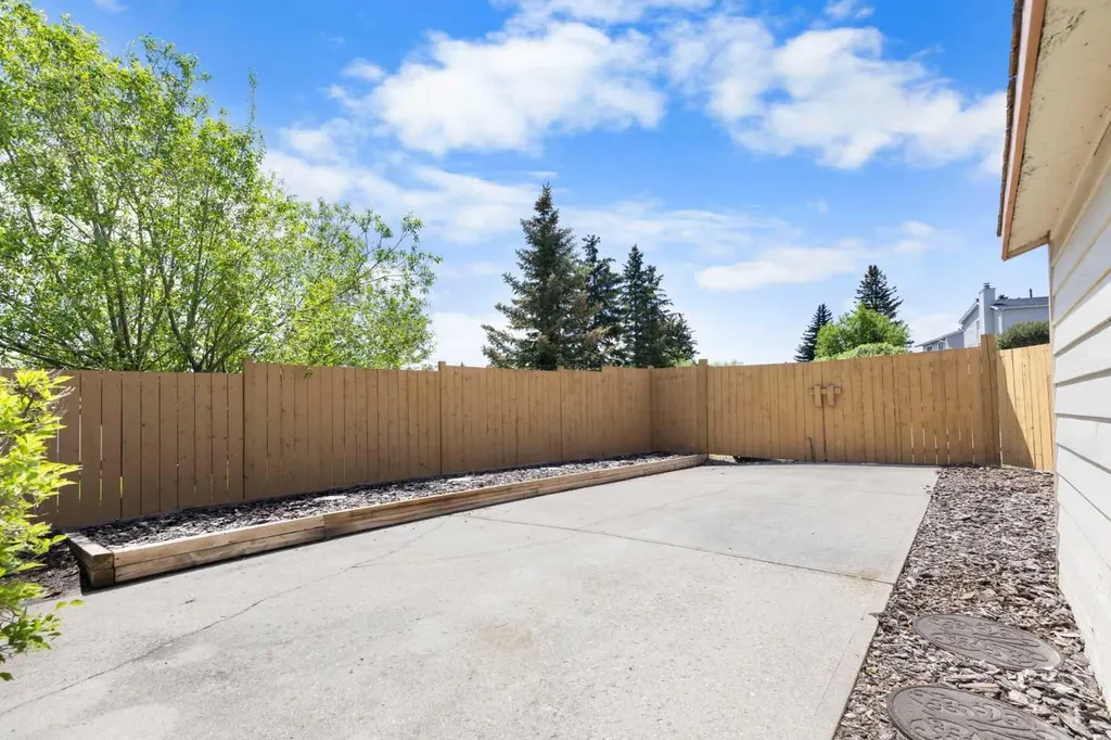 23 Millside Place SW Calgary AB T2Y 2R5