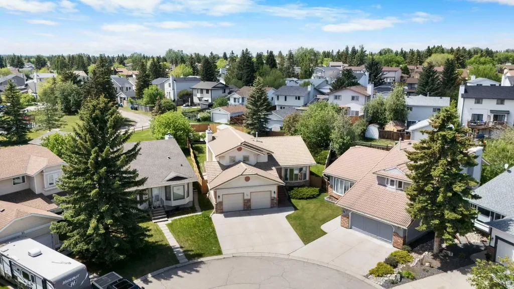 23 Millside Place SW Calgary AB T2Y 2R5