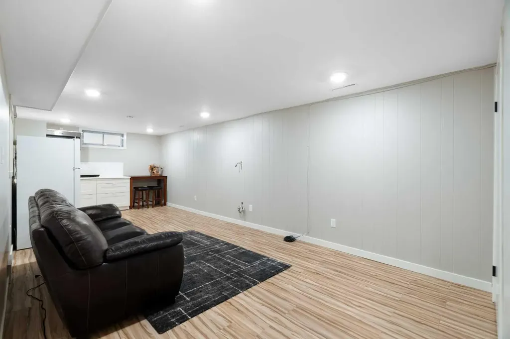 3123 Brentwood Boulevard NW Calgary AB T2L 1L9