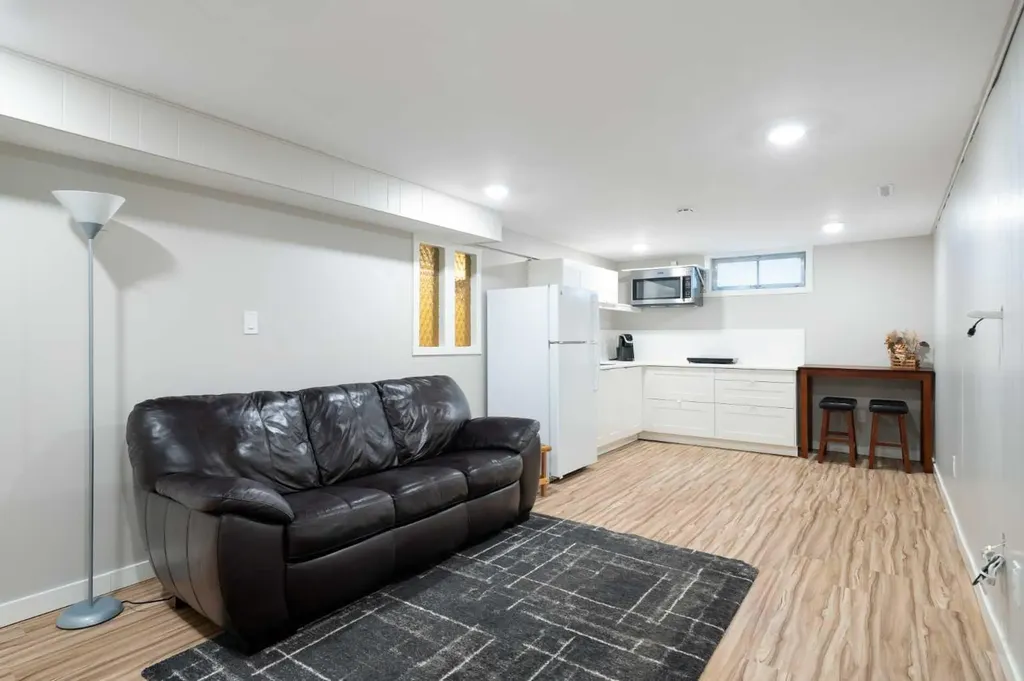 3123 Brentwood Boulevard NW Calgary AB T2L 1L9