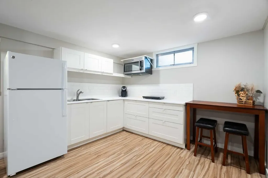 3123 Brentwood Boulevard NW Calgary AB T2L 1L9