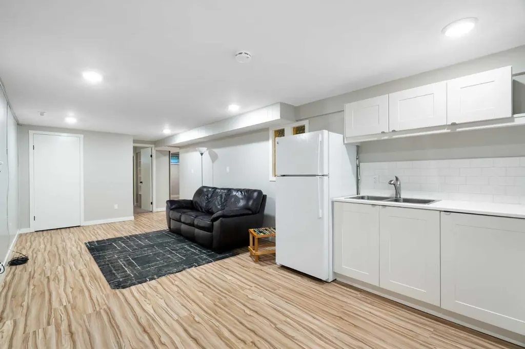 3123 Brentwood Boulevard NW Calgary AB T2L 1L9