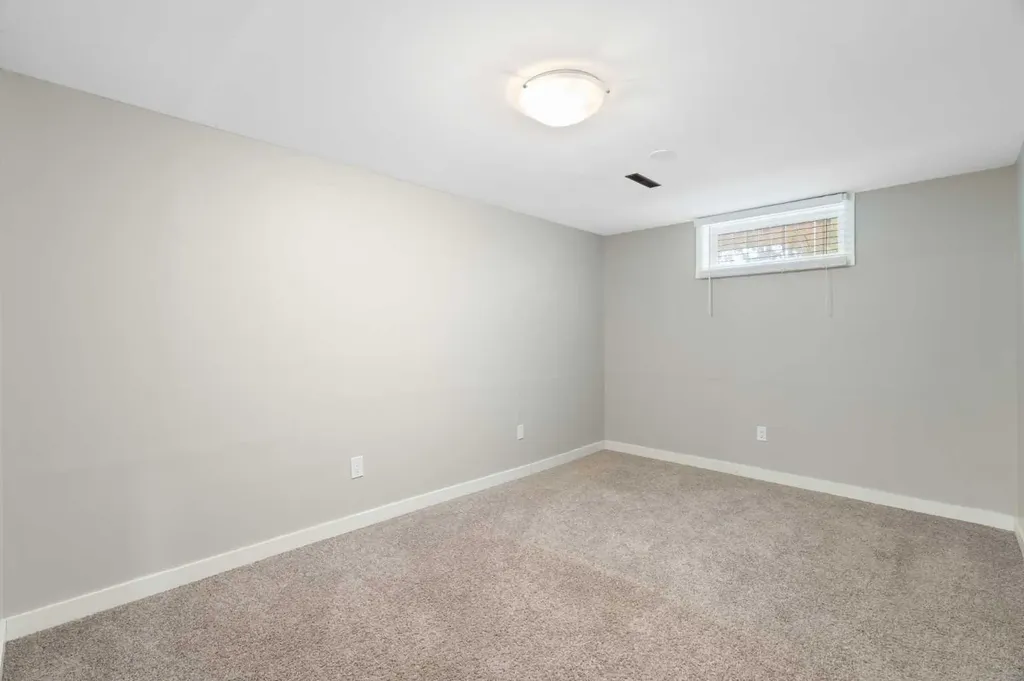 3123 Brentwood Boulevard NW Calgary AB T2L 1L9