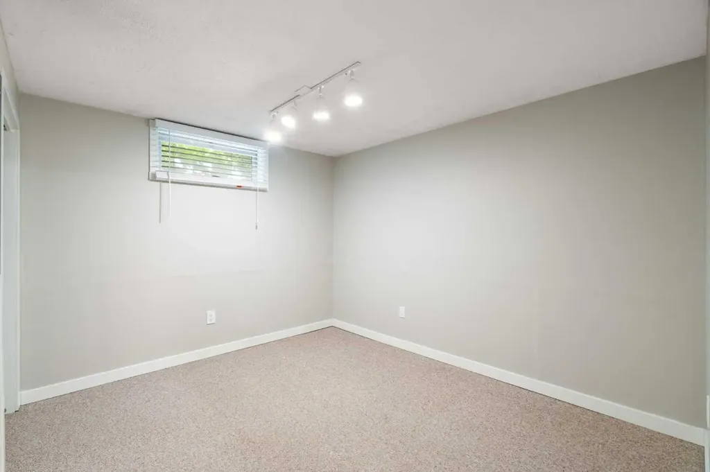 3123 Brentwood Boulevard NW Calgary AB T2L 1L9