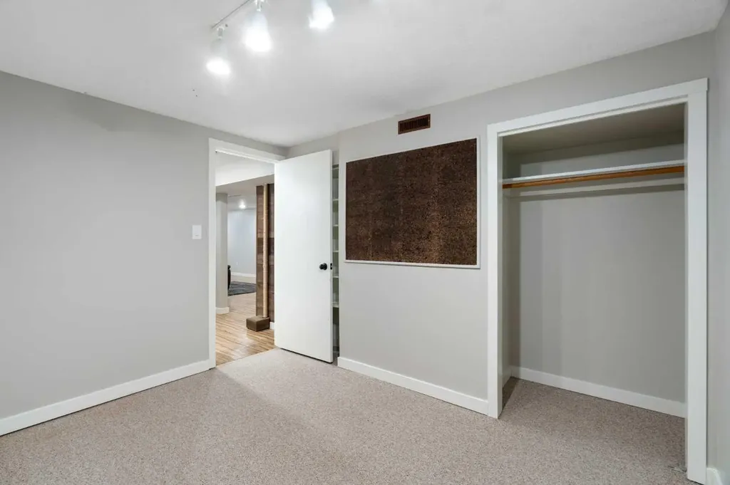 3123 Brentwood Boulevard NW Calgary AB T2L 1L9