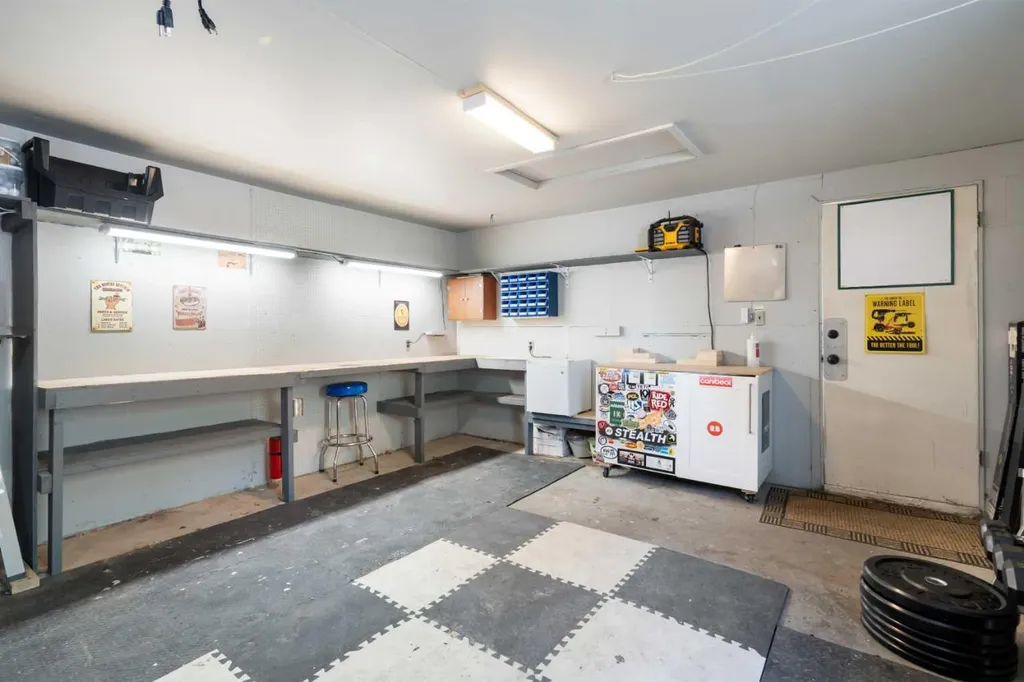 3123 Brentwood Boulevard NW Calgary AB T2L 1L9