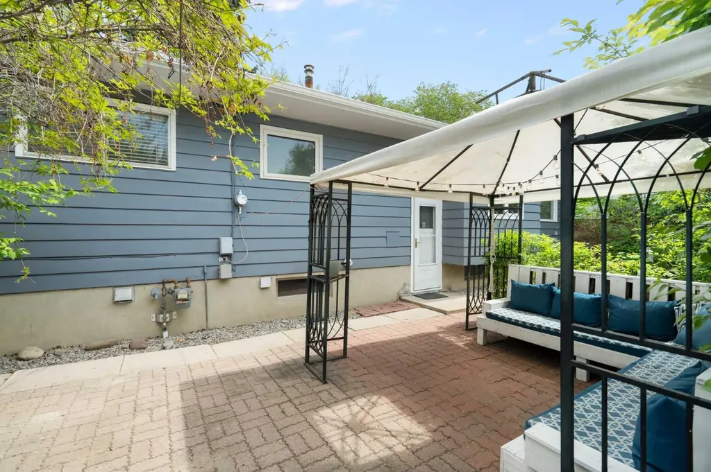 3123 Brentwood Boulevard NW Calgary AB T2L 1L9