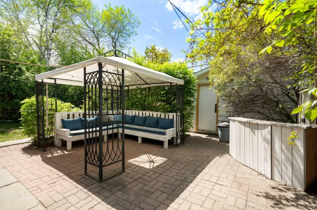 3123 Brentwood Boulevard NW Calgary AB T2L 1L9