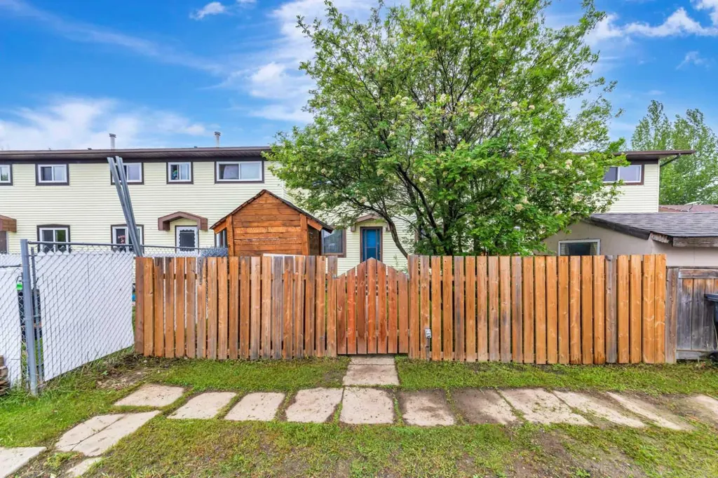 17 3 Avenue SE Marshall SK S0M 1R0