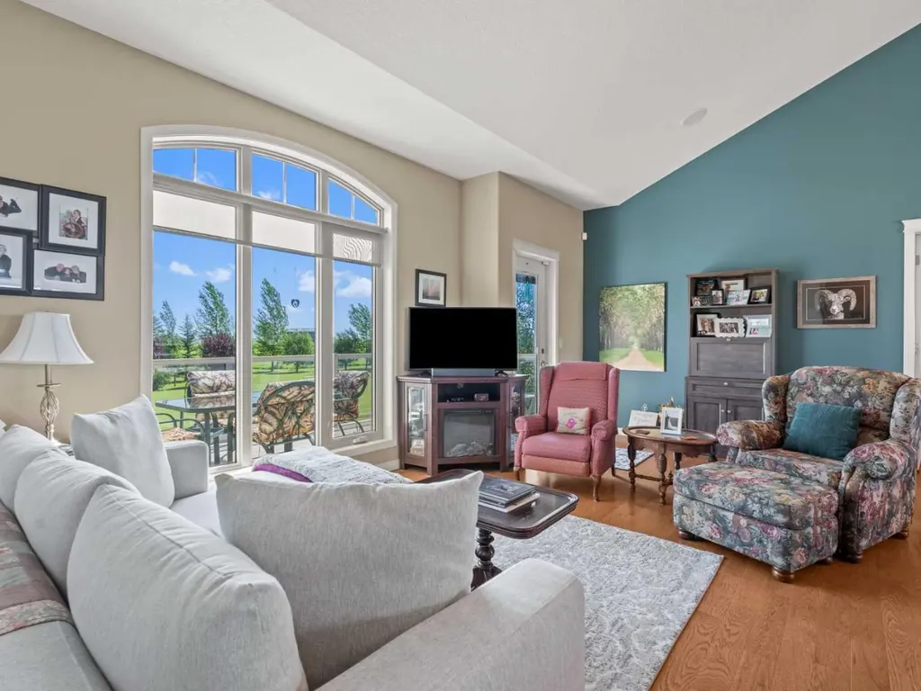 18 Sunset Ridge Drive Rural Foothills County AB T1S 5B7