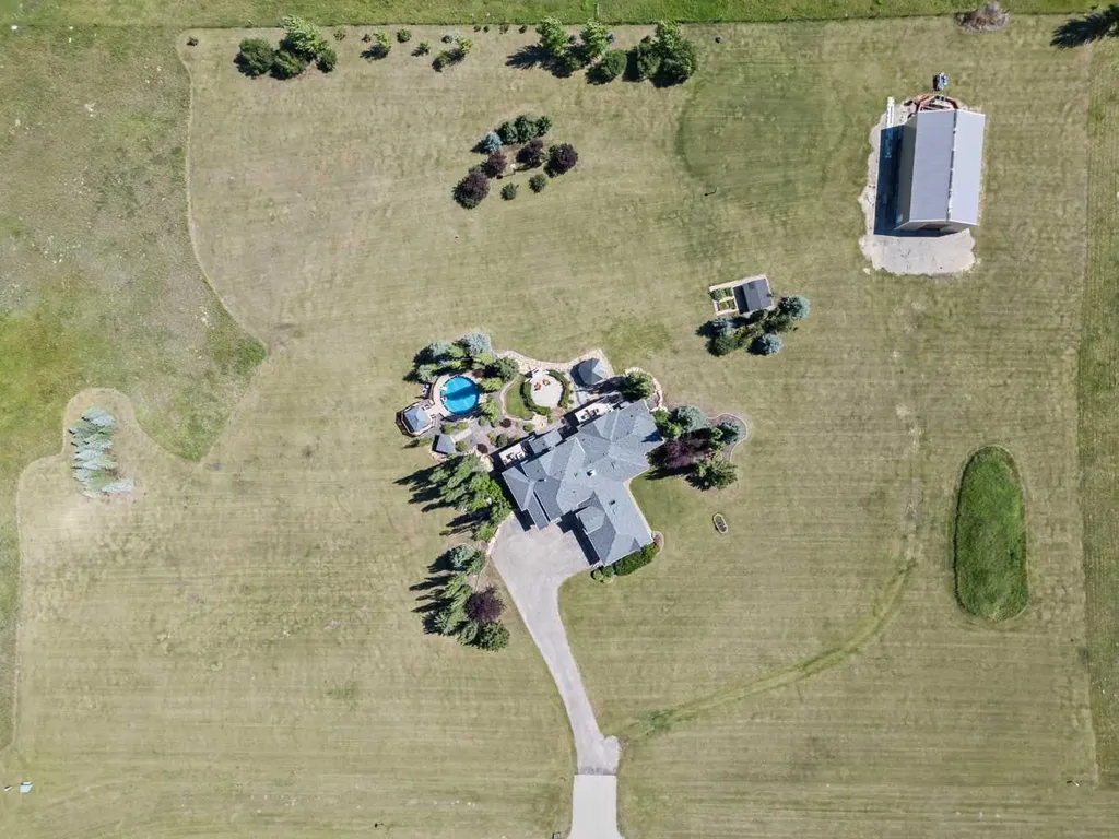 18 Sunset Ridge Drive Rural Foothills County AB T1S 5B7