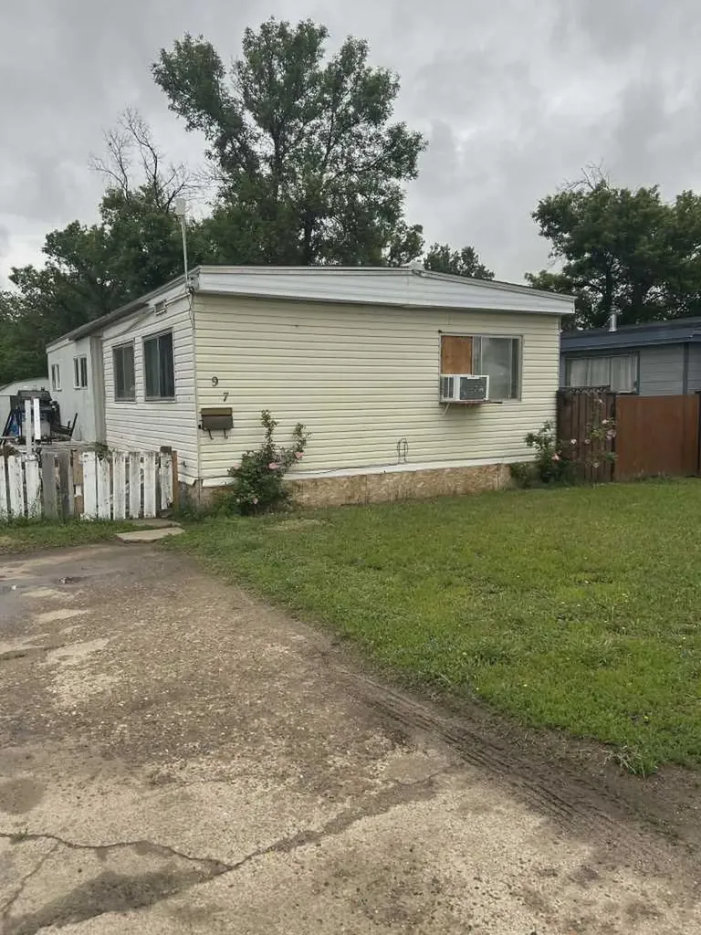 4000 13 Avenue SE Medicine Hat AB T1B 1J3