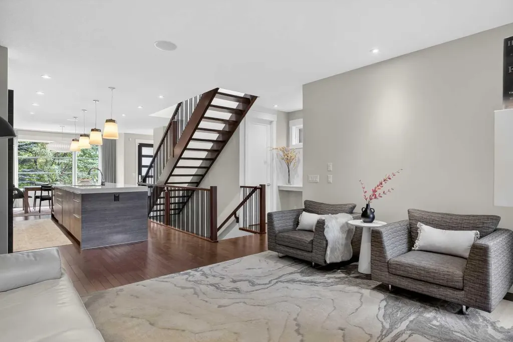 2415 25 Street SW Calgary AB T3E 1X5