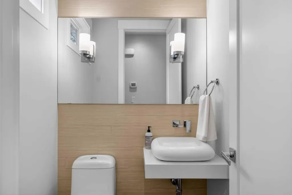 2415 25 Street SW Calgary AB T3E 1X5