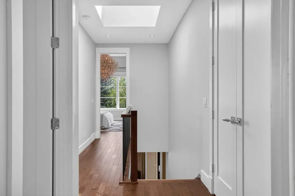2415 25 Street SW Calgary AB T3E 1X5