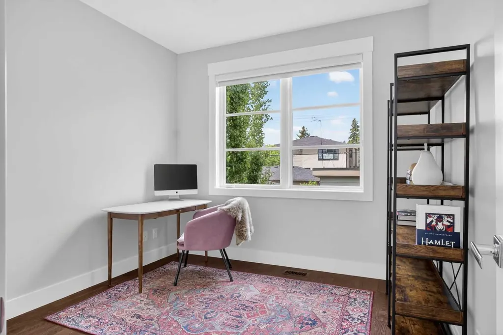 2415 25 Street SW Calgary AB T3E 1X5