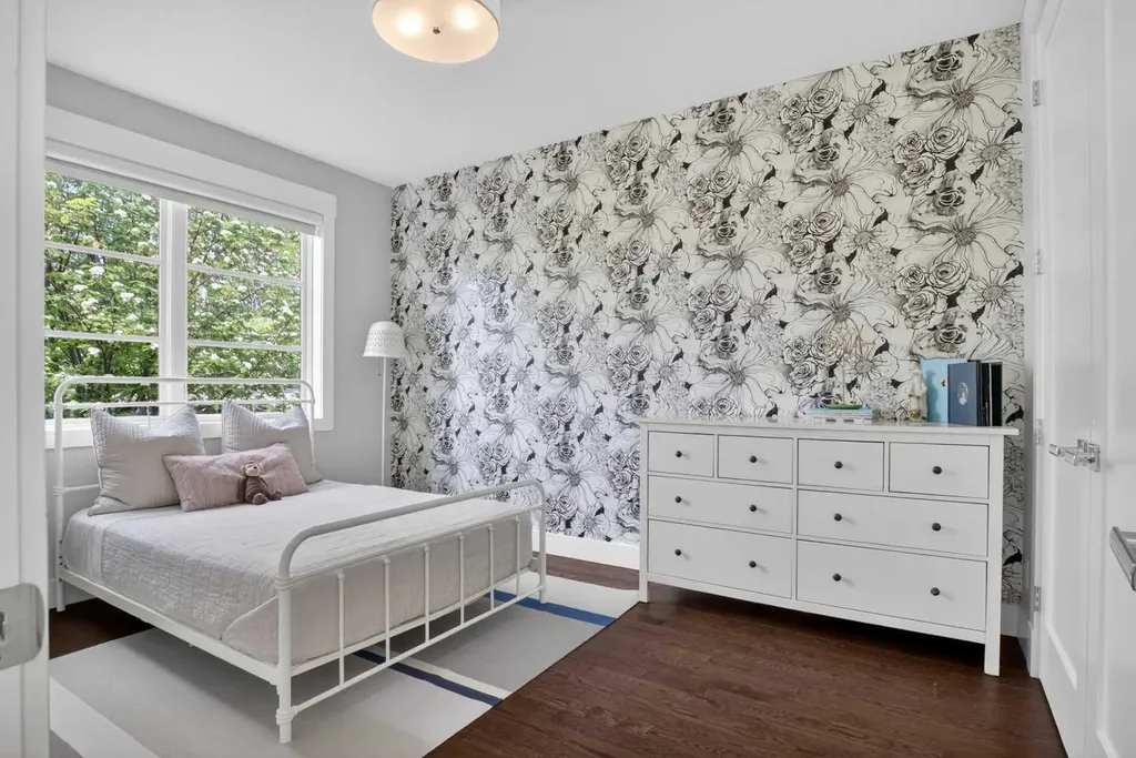 2415 25 Street SW Calgary AB T3E 1X5